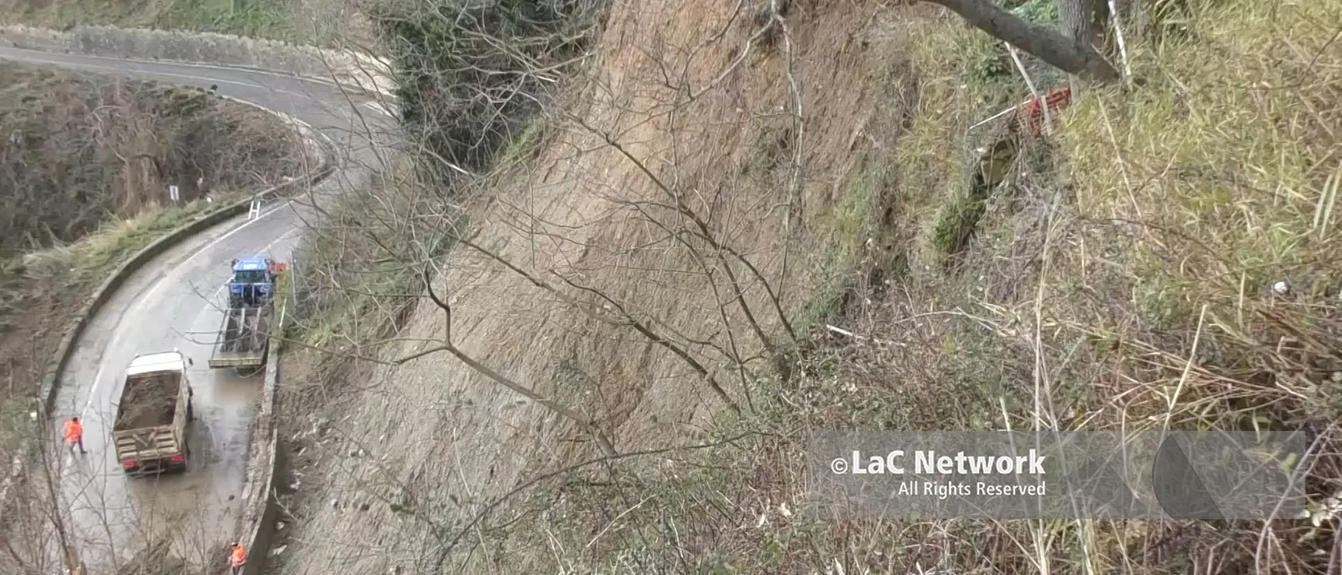 Frana minaccia una casa a Tiriolo, il sindaco sgombera i residenti. E ora preoccupa la nuova ondata di maltempo\n