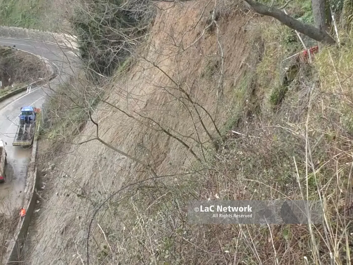 Frana minaccia una casa a Tiriolo, il sindaco sgombera i residenti. E ora preoccupa la nuova ondata di maltempo