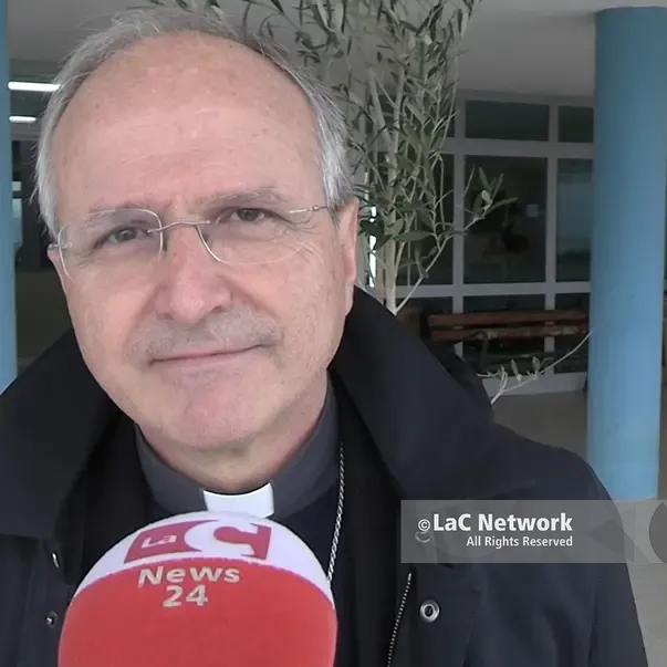L’arcivescovo Reggio-Bova Morrone: «Nella cura degli altri, esprimiamo e riceviamo l’umano che, dentro, ci abita tutti»\n