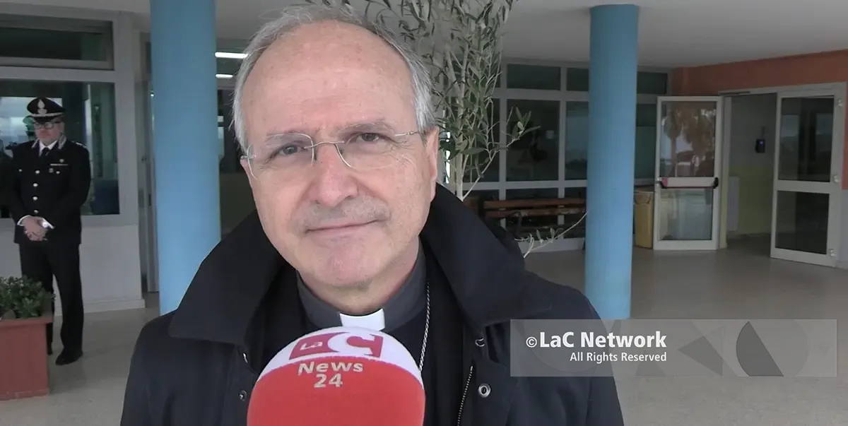 L’arcivescovo Reggio-Bova Morrone: «Nella cura degli altri, esprimiamo e riceviamo l’umano che, dentro, ci abita tutti»\n