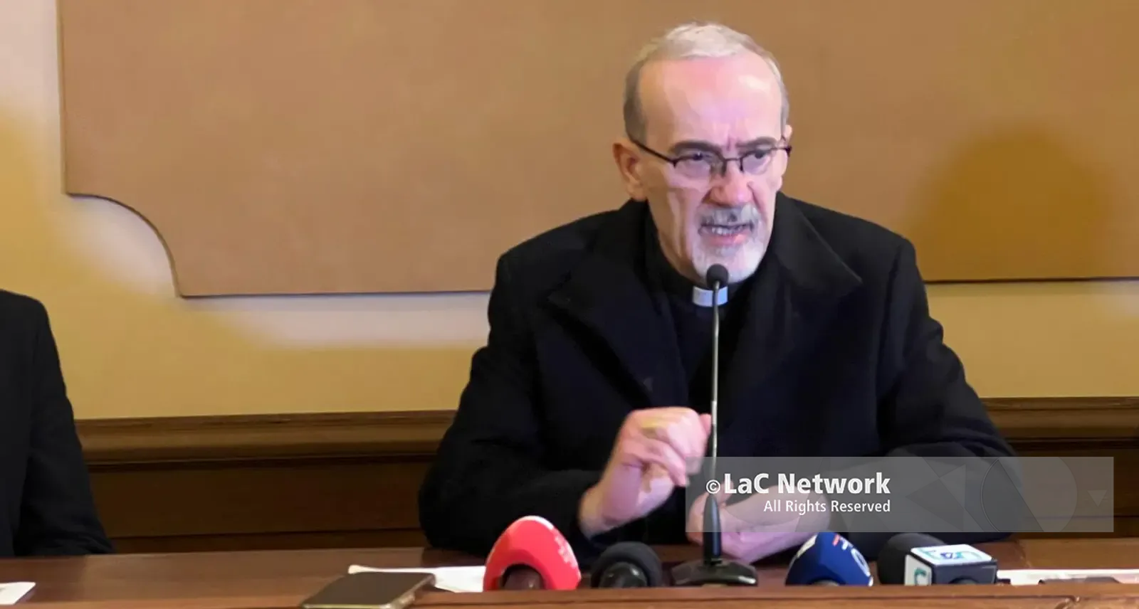 Pizzaballa a Cosenza racconta la tragedia di Gaza: «Come si fa a parlare di pace in tempi di riarmo? La Chiesa dovrebbe farlo»\n