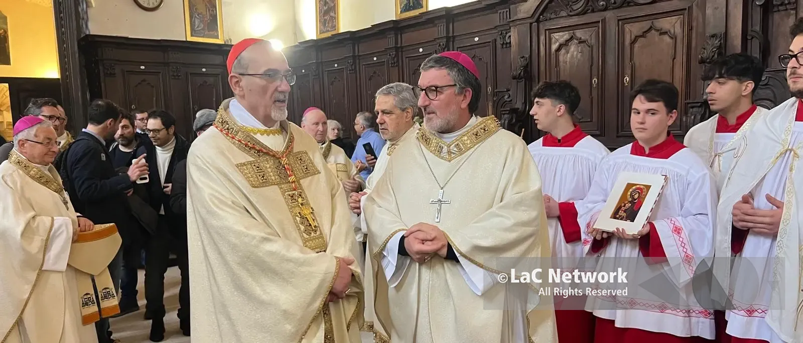 Pizzaballa a Cosenza racconta la tragedia di Gaza: «Come si fa a parlare di pace in tempi di riarmo? La Chiesa dovrebbe farlo»\n