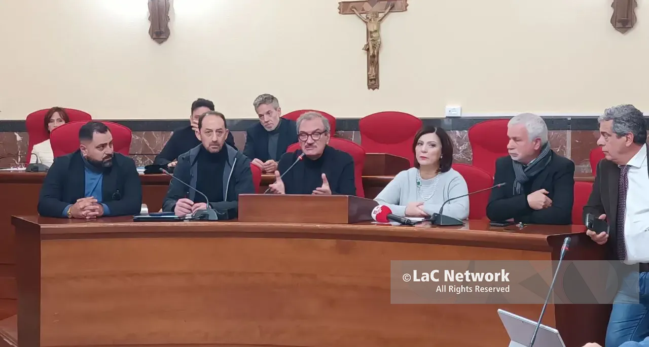 Depositi costieri di Vibo Marina, il sindaco Romeo: «Rinnovo della concessione a Meridionale Petroli non ancora deciso»\n