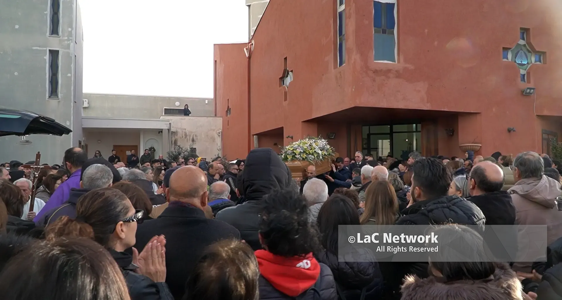 Scalea in lacrime per Francesca Nepita: ultimo saluto alla ragazza morta dopo il parto a Lagonegro\n