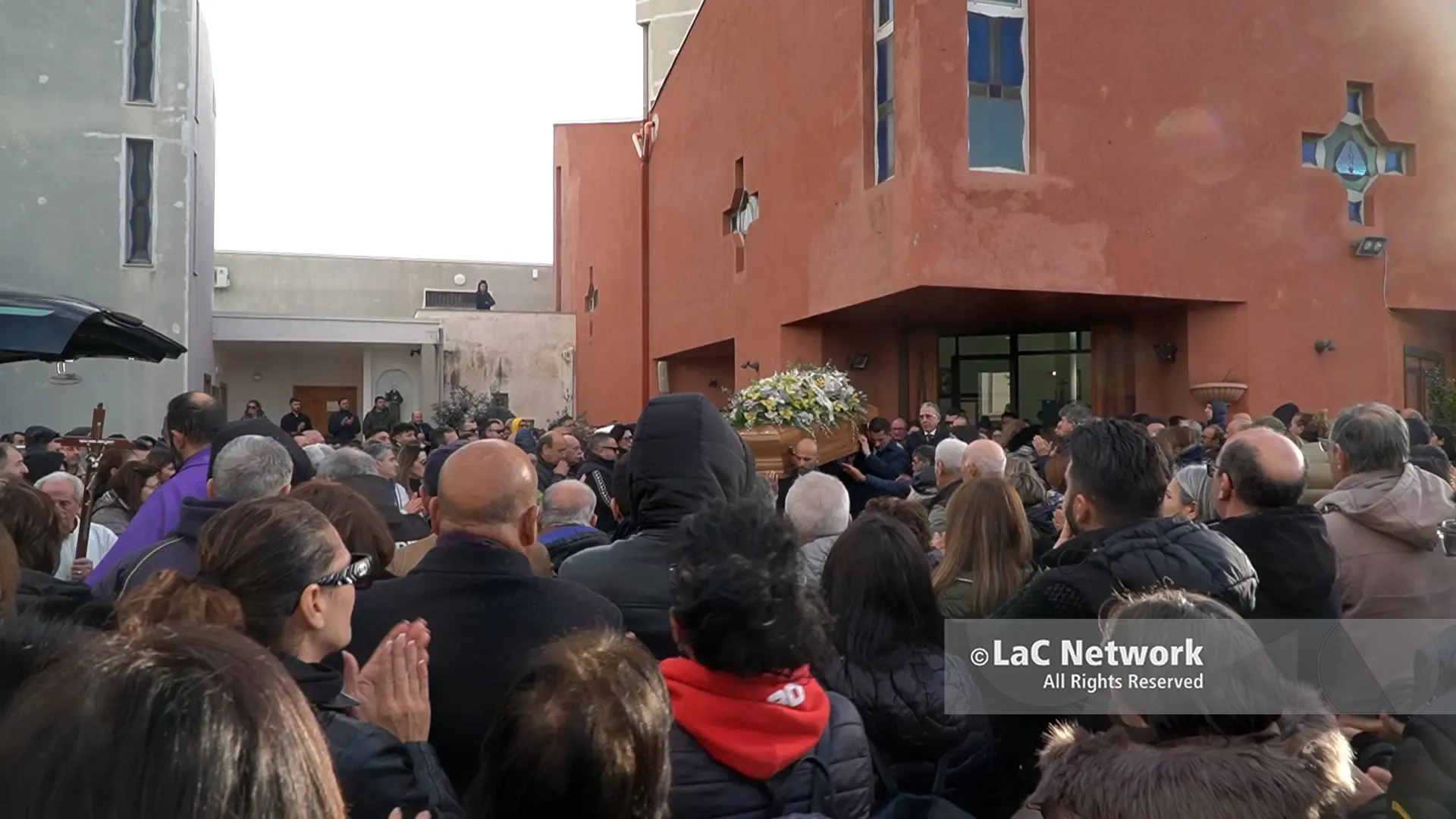 Scalea in lacrime per Francesca Nepita: ultimo saluto alla ragazza morta dopo il parto a Lagonegro\n