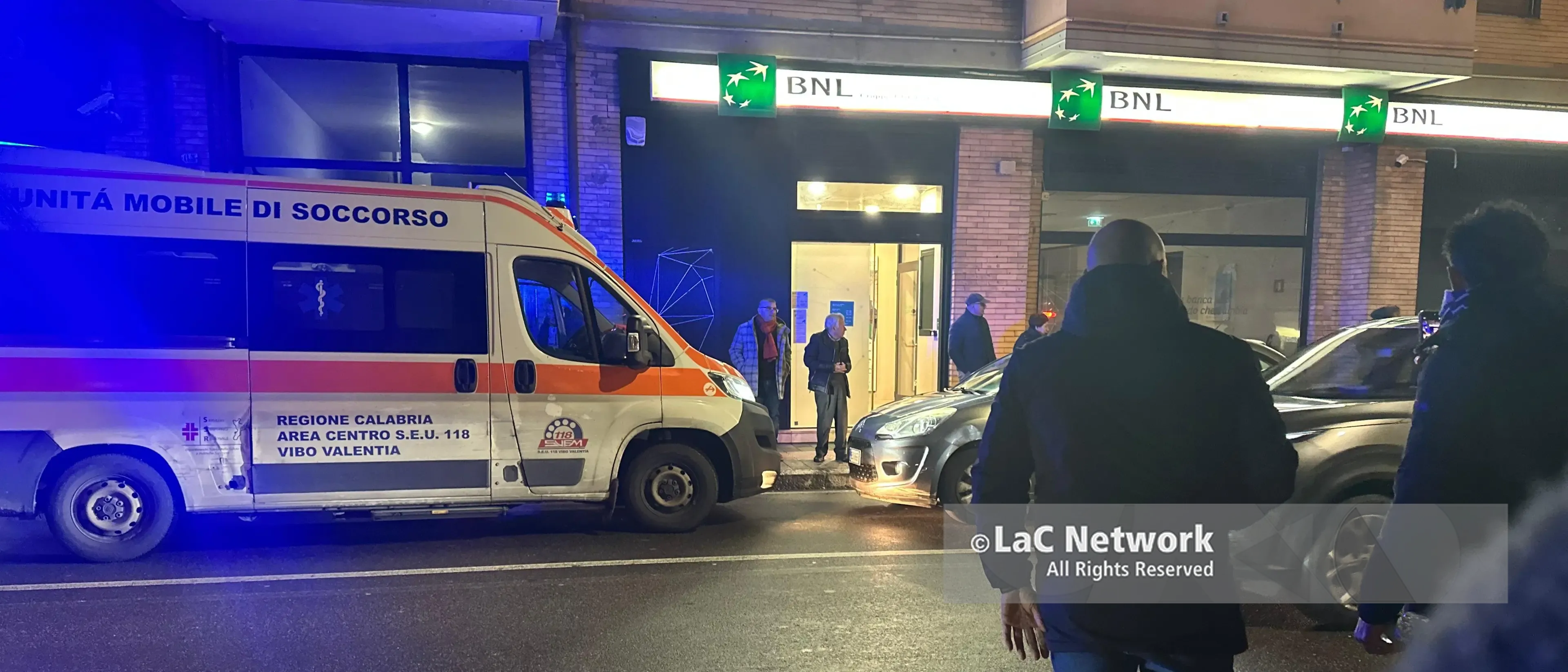 Paura in centro a Vibo Valentia: pedone travolto su Viale Kennedy, trasportato allo Jazzolino\n