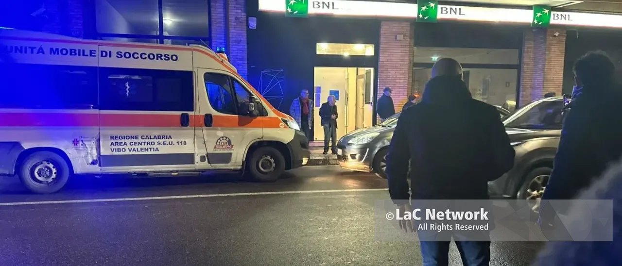 Paura in centro a Vibo Valentia: pedone travolto su Viale Kennedy, trasportato allo Jazzolino\n
