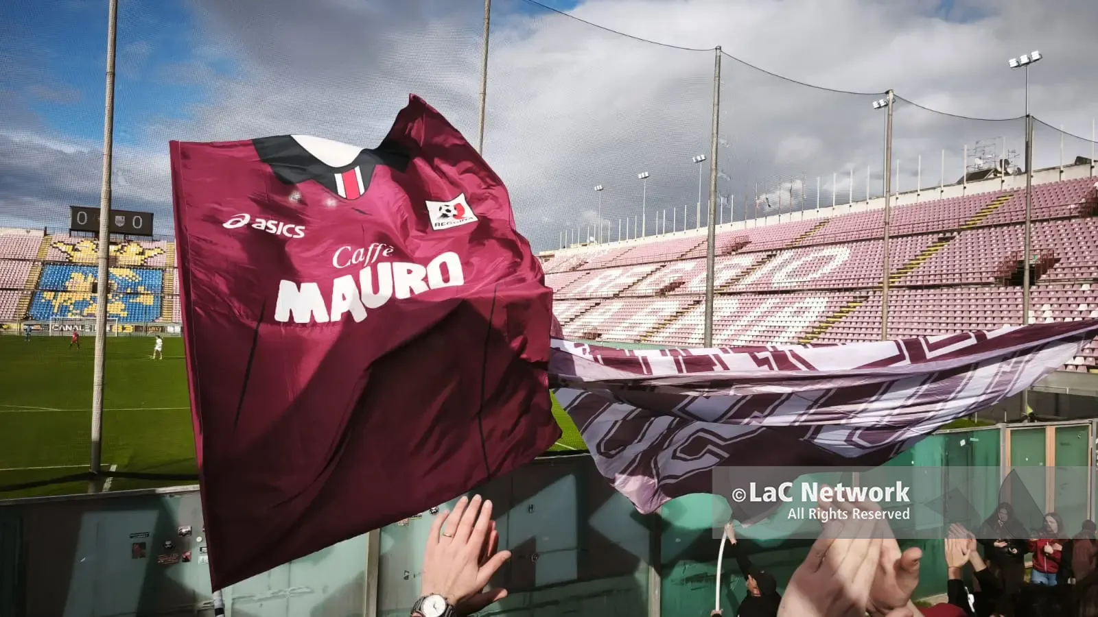 Derby dello Stretto, Reggio canta sotto la pioggia: oltre il pareggio resta la fede\n