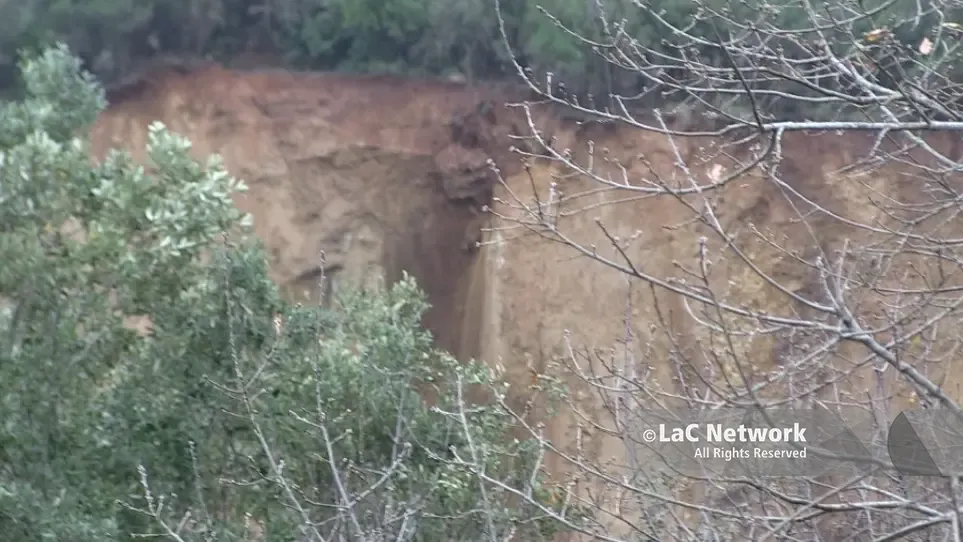 <p>Il nuovo distacco della frana di Polia avvenuto stamane</p>\\n