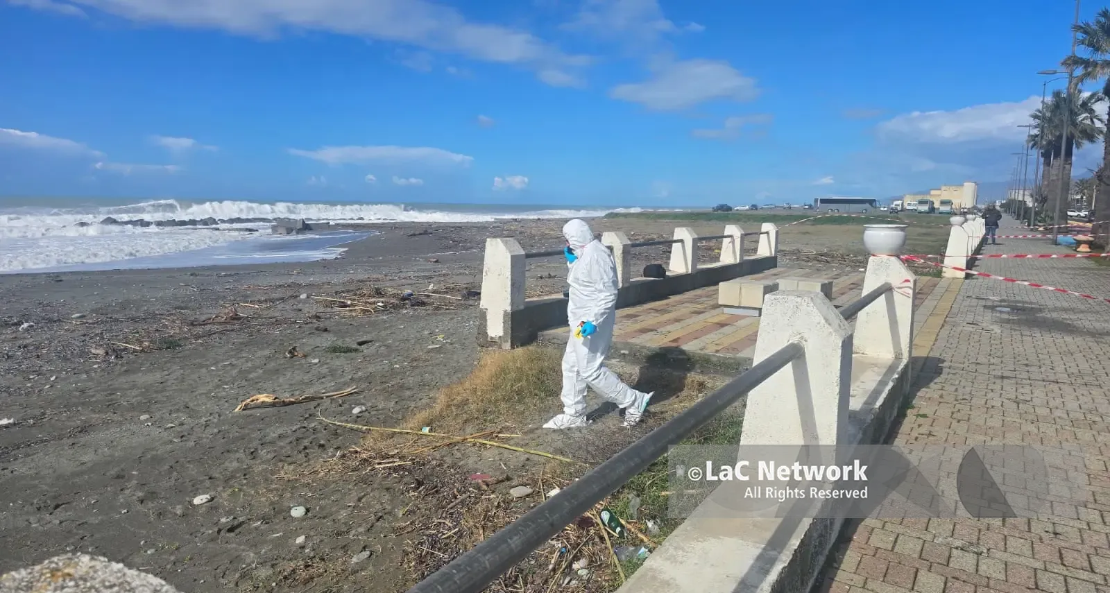 Cadaveri sulle coste del Tirreno cosentino, si ipotizza siano migranti caduti in mare da un’imbarcazione\n
