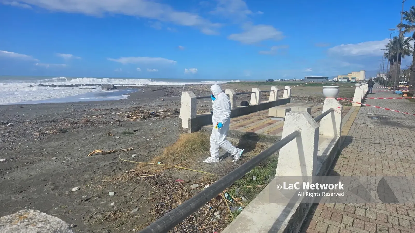 Cadaveri sulle coste del Tirreno cosentino, si ipotizza siano migranti caduti in mare da un’imbarcazione\n