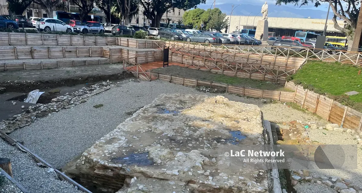 Reggio, l’area archeologica di piazza Garibaldi in balìa di intemperie (estreme) e inciviltà –\u00A0GALLERY