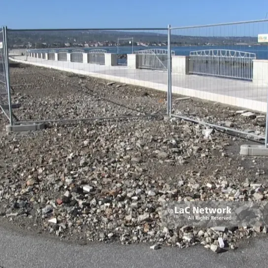Vibo Marina, in piazza della Capannina il nuovo lungomare da 856mila euro è già a pezzi\n