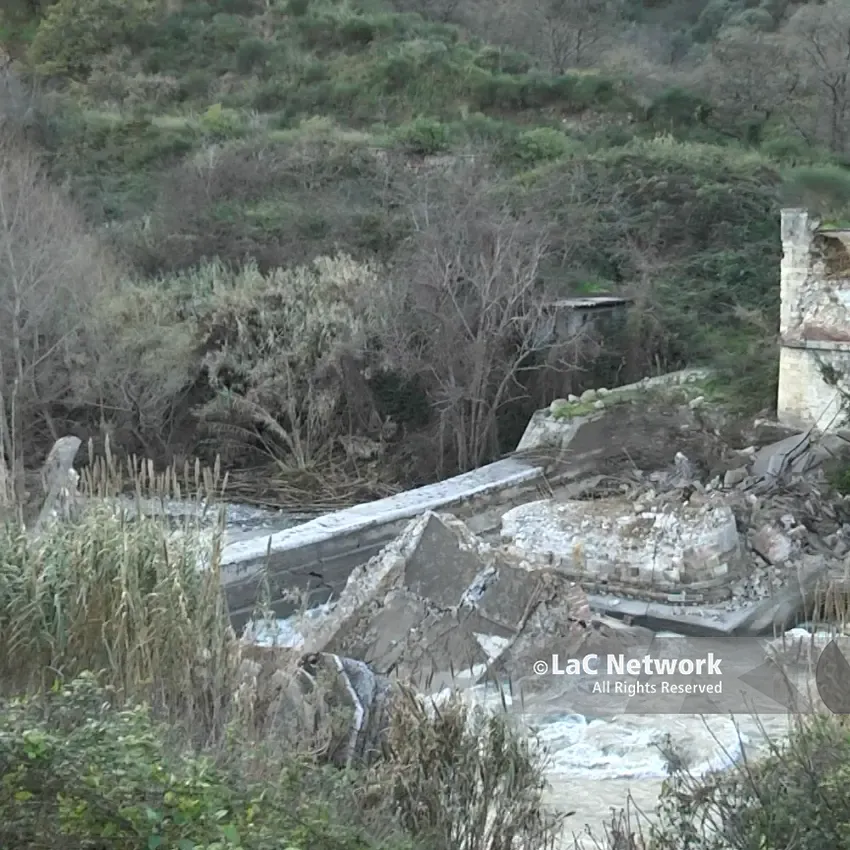<p>Il ponte Corace viene giù, ecco le immagini di ciò che resta del viadotto crollato a Tiriolo</p>