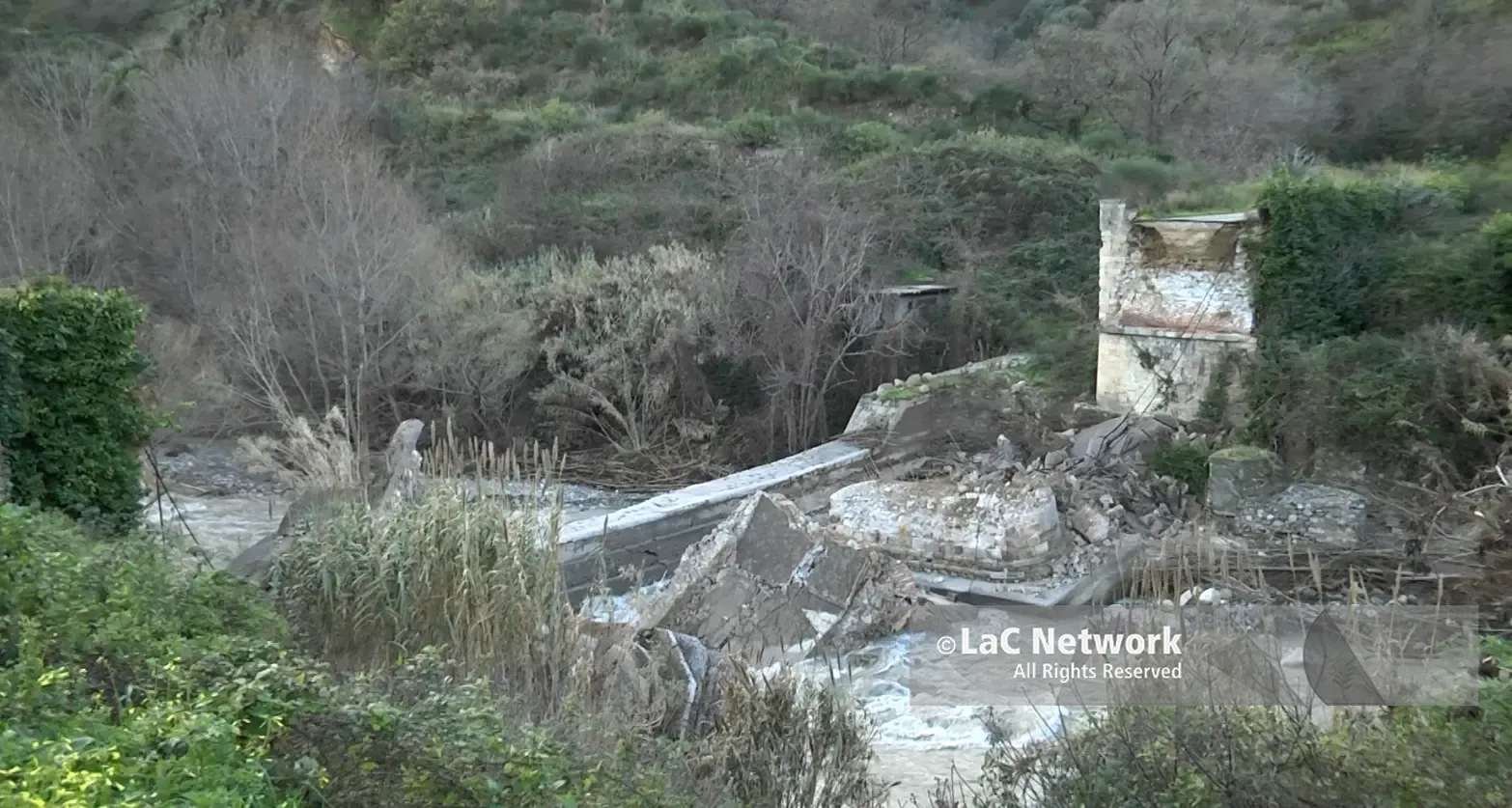 Crolla il ponte Corace a Tiriolo, il cedimento sulla statale 19 delle Calabrie: le immagini di ciò che resta del viadotto