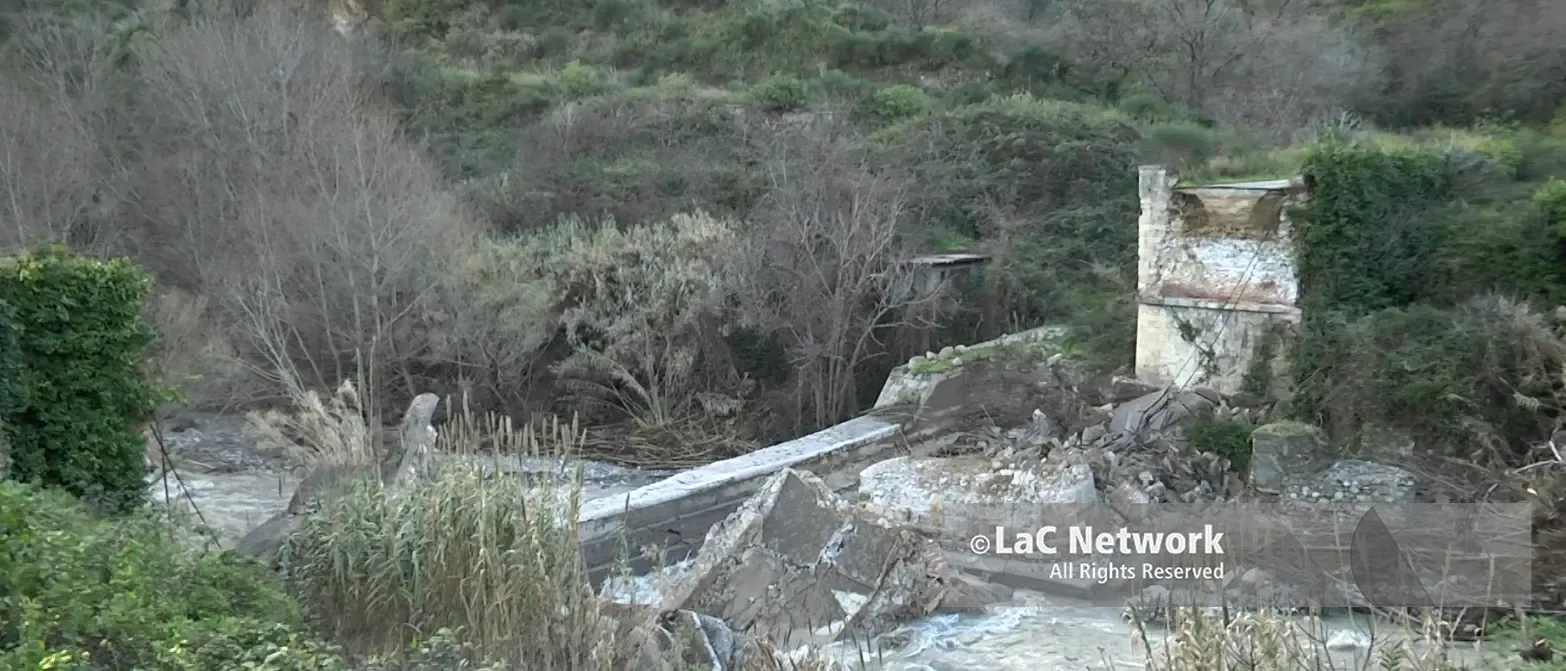 Crolla il ponte Corace a Tiriolo, il cedimento sulla statale 19 delle Calabrie: le immagini di ciò che resta del viadotto
