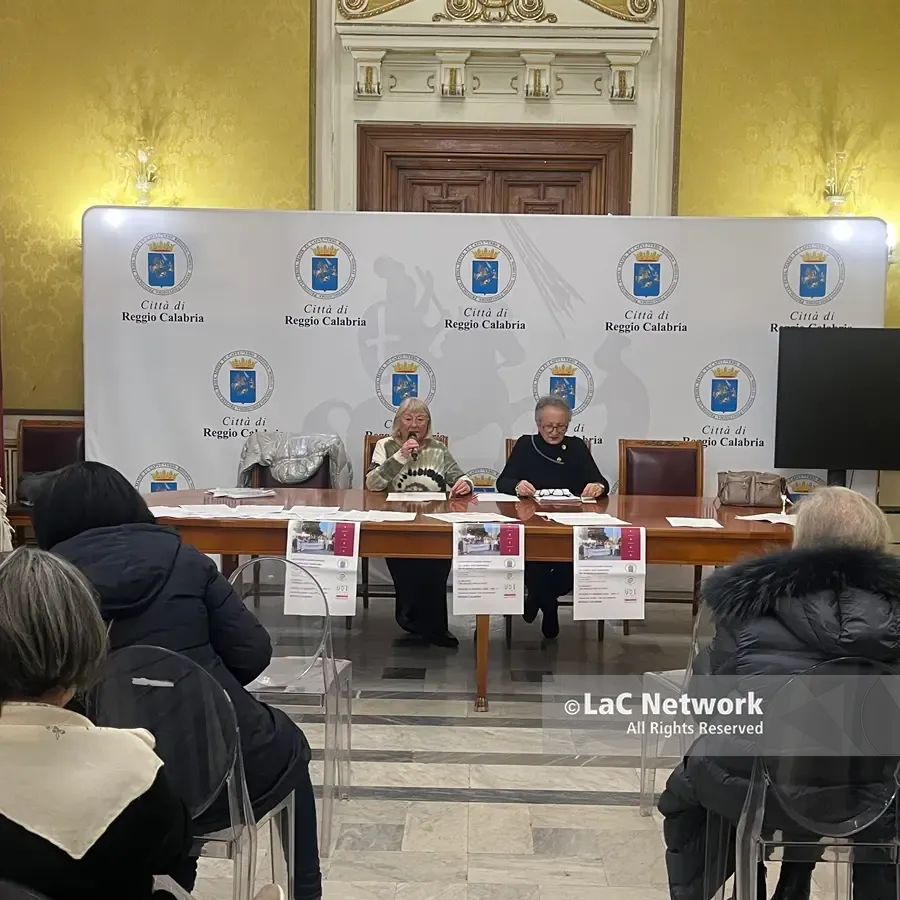 Disarmare le guerre e tessere la Pace: l'atto politico collettivo delle donne dell'Udi di Reggio\n