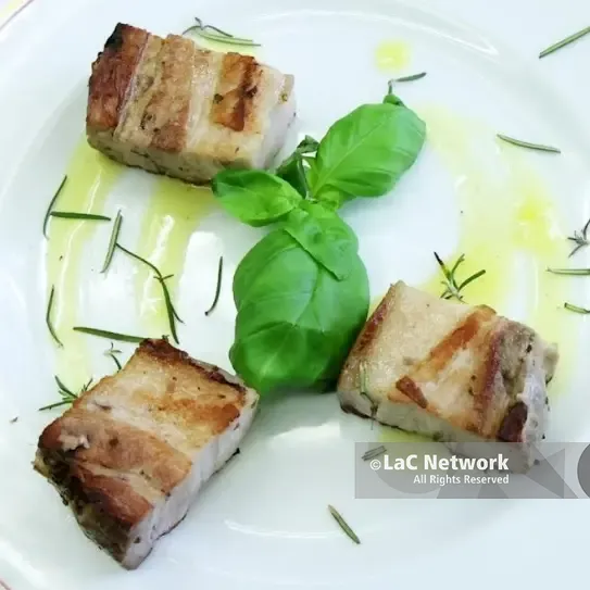 Sapori in classe, il progetto scolastico dedicato al rito del maiale in Calabria approda su LaC Storie\n