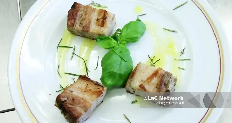 Sapori in classe, il progetto scolastico dedicato al rito del maiale in Calabria approda su LaC Storie\n