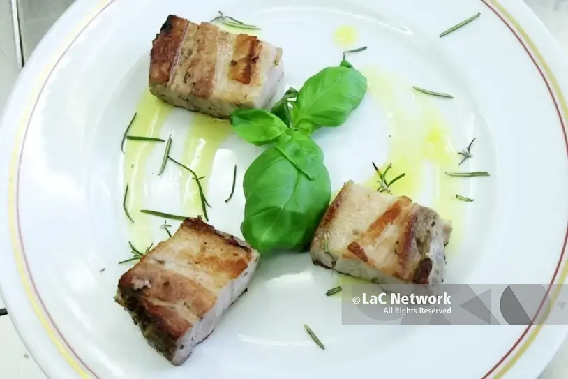 Sapori in classe, il progetto scolastico dedicato al rito del maiale in Calabria approda su LaC Storie\n