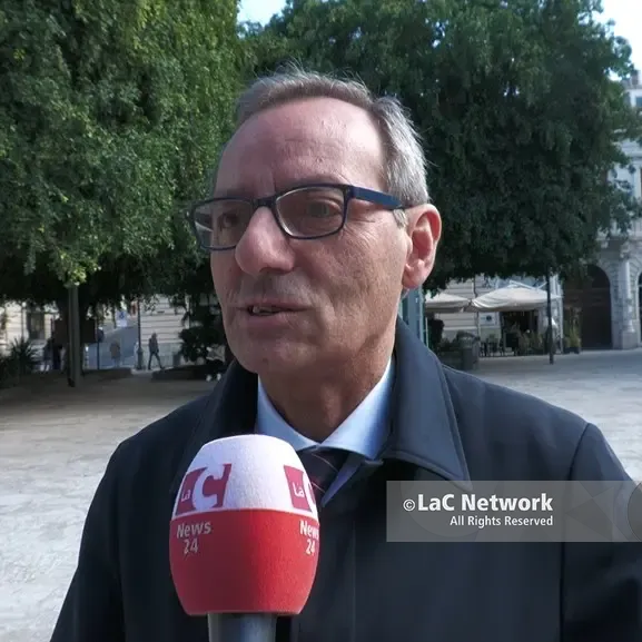 Il “secondo tempo” di Battaglia proietta la città al centro del Mediterraneo: «Oggi lo possiamo fare, siamo credibili e con i conti a posto»\n