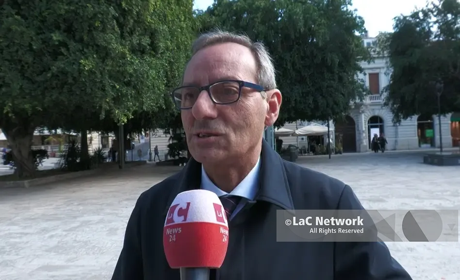 Il “secondo tempo” di Battaglia proietta la città al centro del Mediterraneo: «Oggi lo possiamo fare, siamo credibili e con i conti a posto»\n