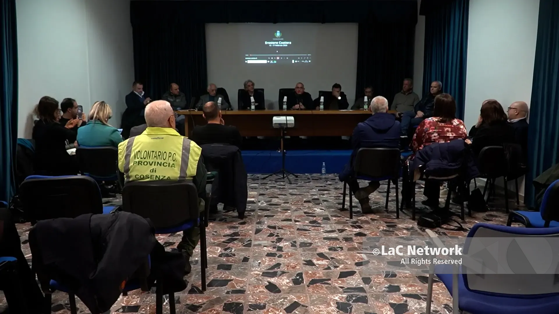 <p>Un momento dell'incontro</p>\\n