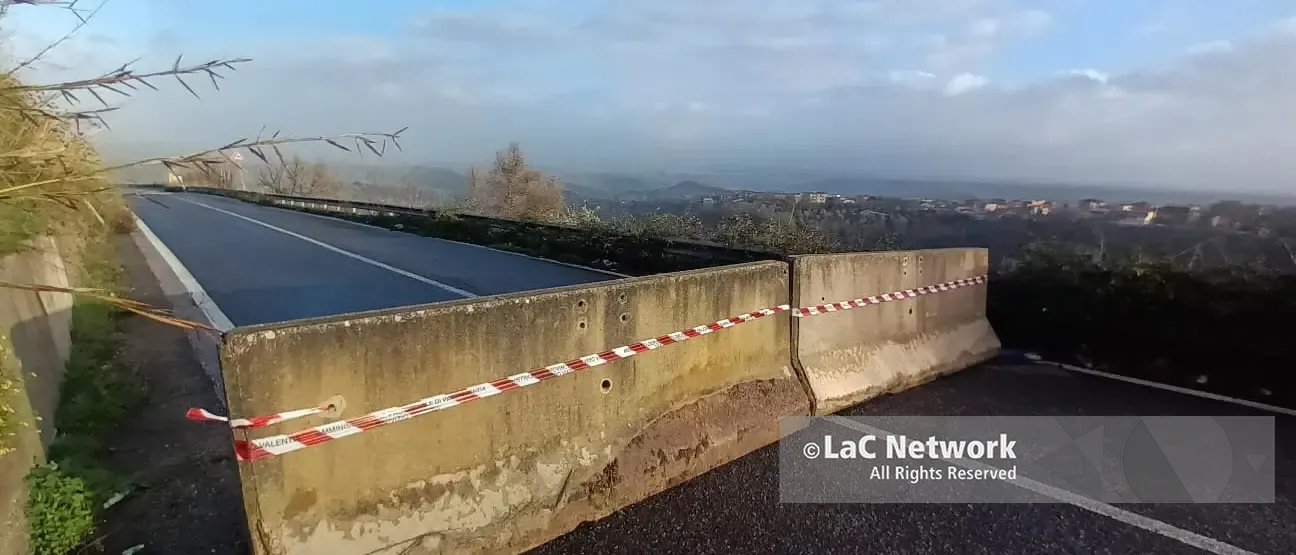 Provinciale 15 Vibo-Stefanaconi chiusa per caduta massi, la riapertura slitta a lunedì\n