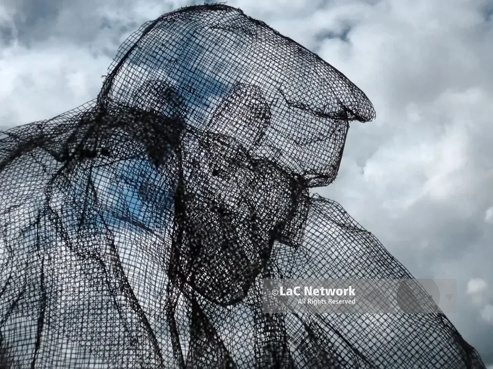 Non c’è pace per le opere di Tresoldi: a Pizzo il maltempo danneggia Il collezionista di venti