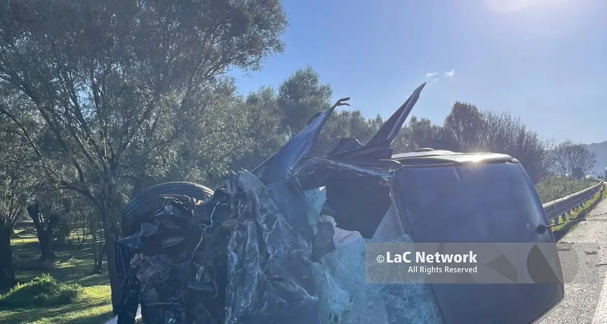 Carambola sulla Jonio-Tirreno, tre feriti: uno è grave – FOTO