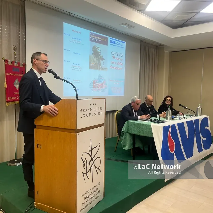 L'Avis Reggio rende merito all'Arma per le 300 sacche raccolte alla scuola Allievi ma avverte: «Occorre fidelizzare la cittadinanza»\n