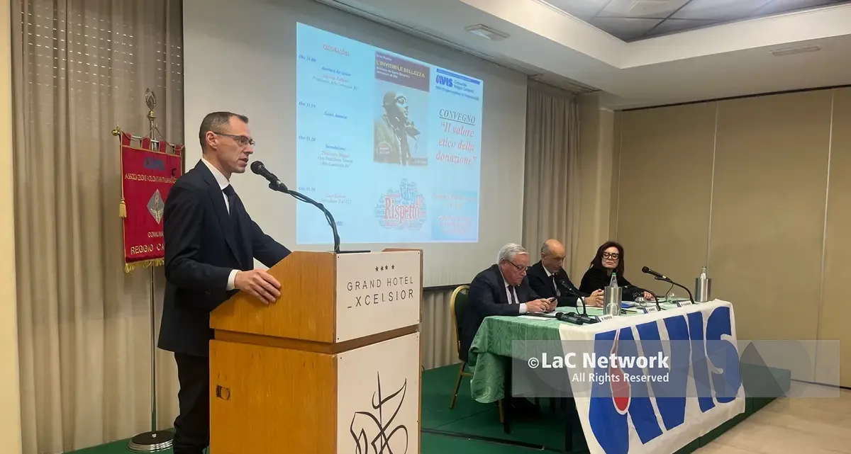 L'Avis Reggio rende merito all'Arma per le 300 sacche raccolte alla scuola Allievi ma avverte: «Occorre fidelizzare la cittadinanza»\n