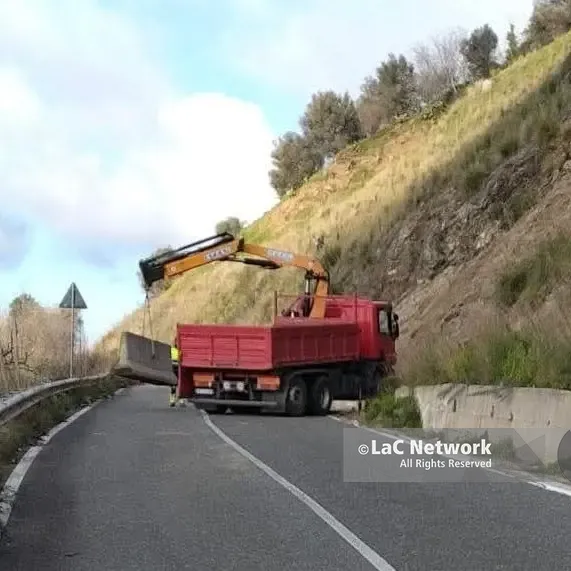 <p><span style=\"color:hsl(0, 0%, 0%);\">Rimossi i blocchi, la strada provinciale Vibo-Stefanaconi riaperta a senso unico alternato</span></p>
