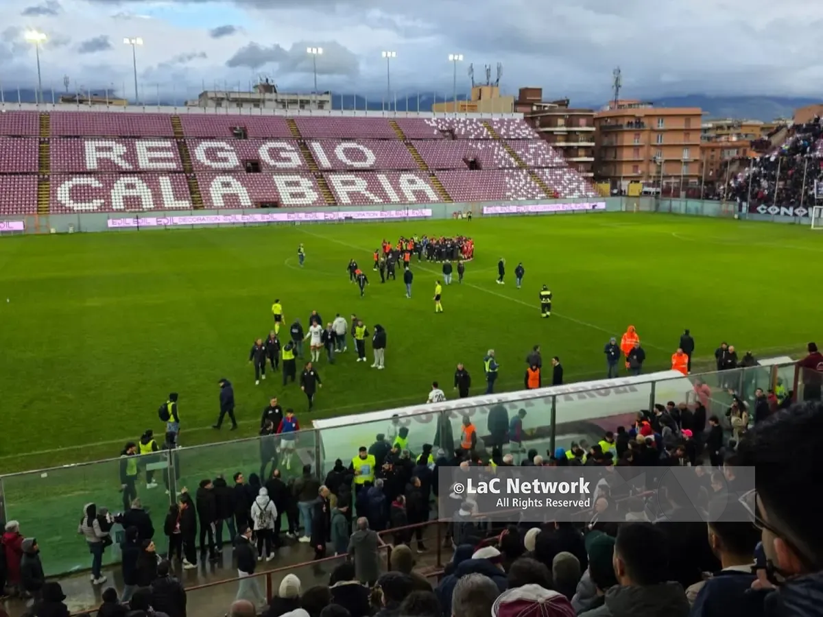 La Reggina ci mette la faccia: dopo Lamezia un video social per chiedere scusa e lanciare un appello alla tifoseria\n