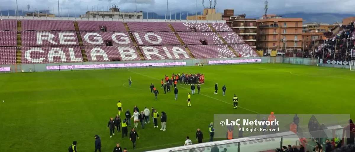 La Reggina ci mette la faccia: dopo Lamezia un video social per chiedere scusa e lanciare un appello alla tifoseria\n