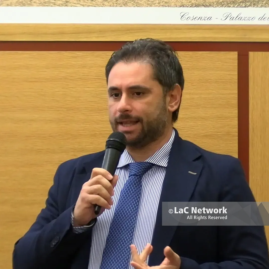 Rifiuti, l’annuncio di Montuoro: «Pronto un bando da 35 milioni per i Centri di raccolta comunali»\n