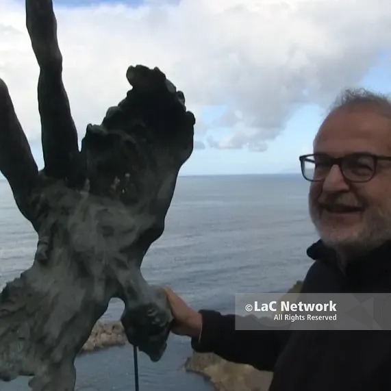 All’arte, amicizia e amore: Antonio La Gamba celebra 50 anni di carriera con una nuova monografia\n