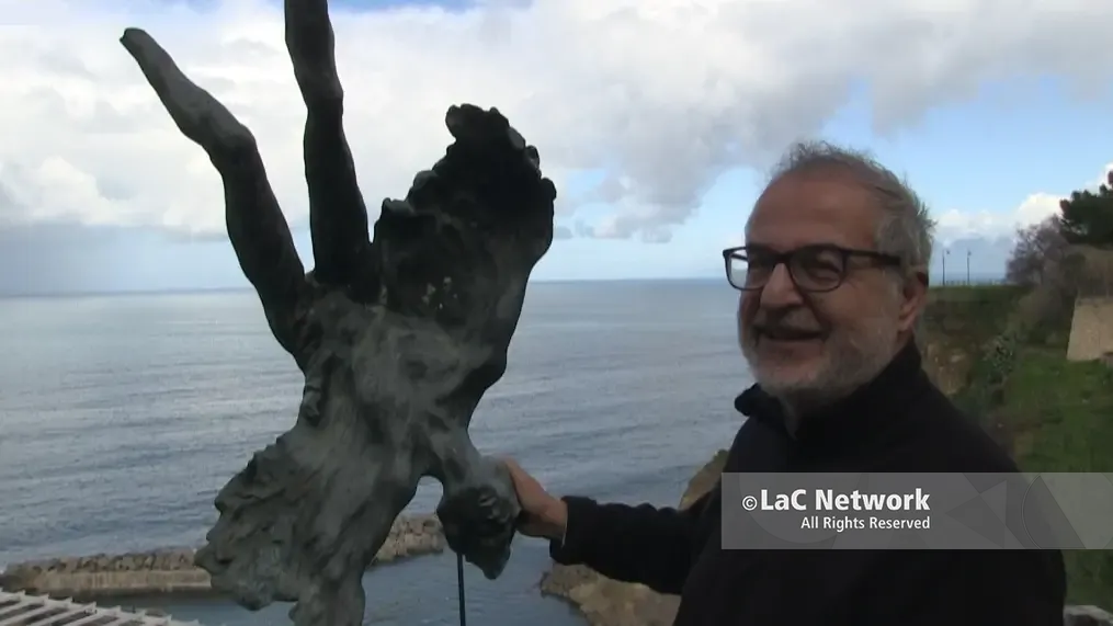 All’arte, amicizia e amore: Antonio La Gamba celebra 50 anni di carriera con una nuova monografia\n