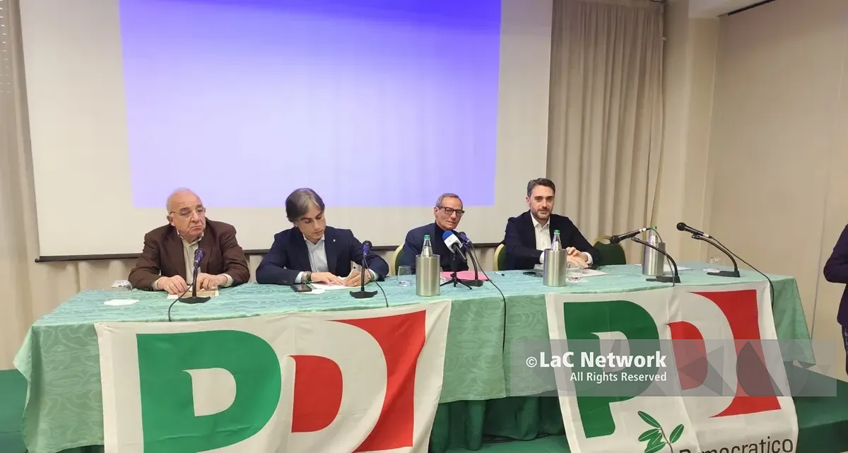 Battaglia, il candidato con il Partito democratico intorno: «Ci spenderemo fino all’ultima goccia di sangue per Reggio»\n\u00A0\n