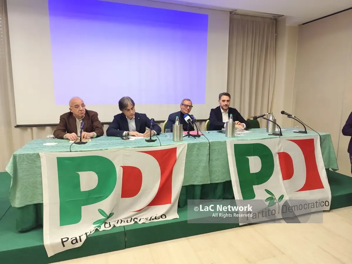 Battaglia, il candidato con il Partito democratico intorno: «Ci spenderemo fino all’ultima goccia di sangue per Reggio»\n\u00A0\n