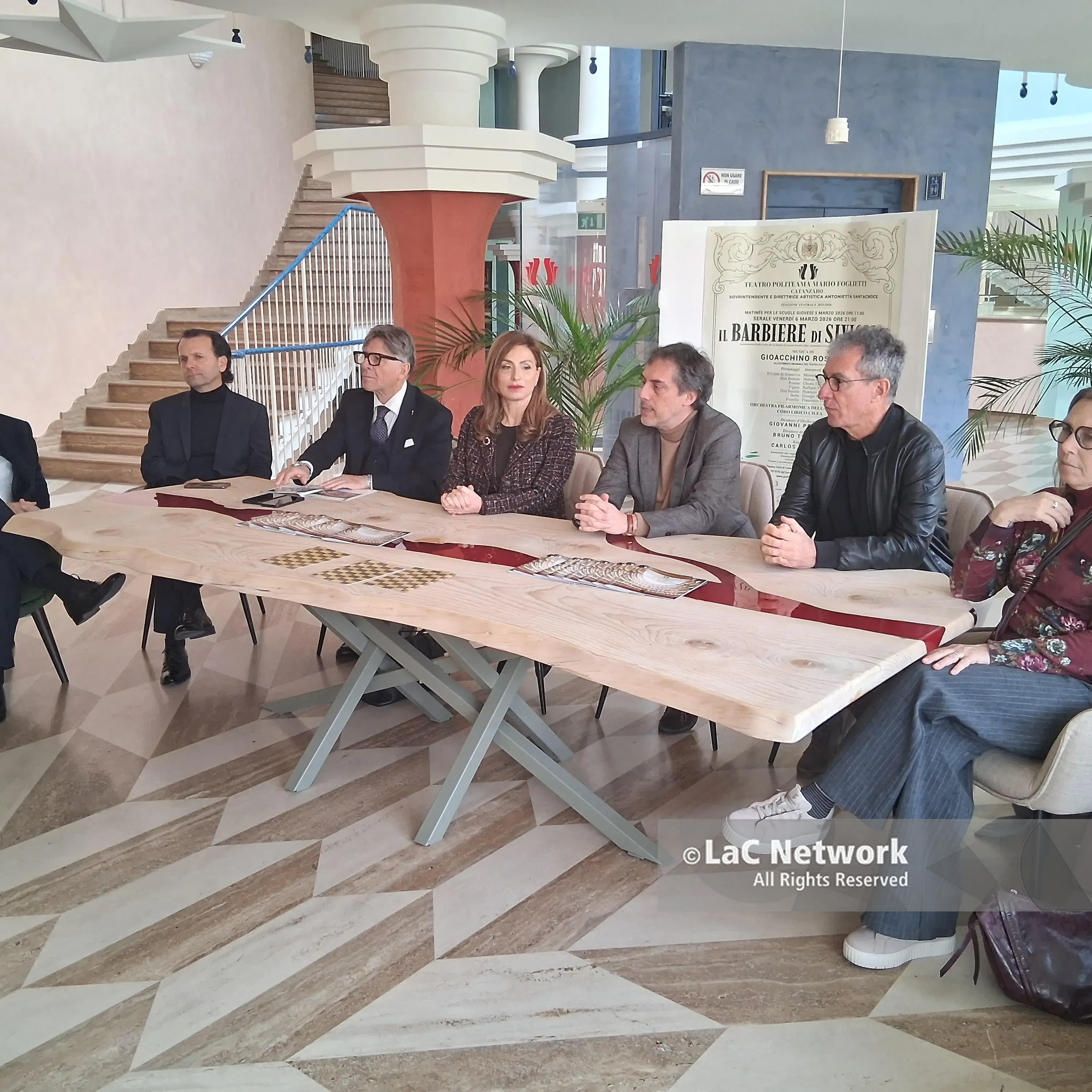 Il “Barbiere di Siviglia”\u00A0riaccende il Politeama: la grande lirica torna a Catanzaro tra tradizione e innovazione\n