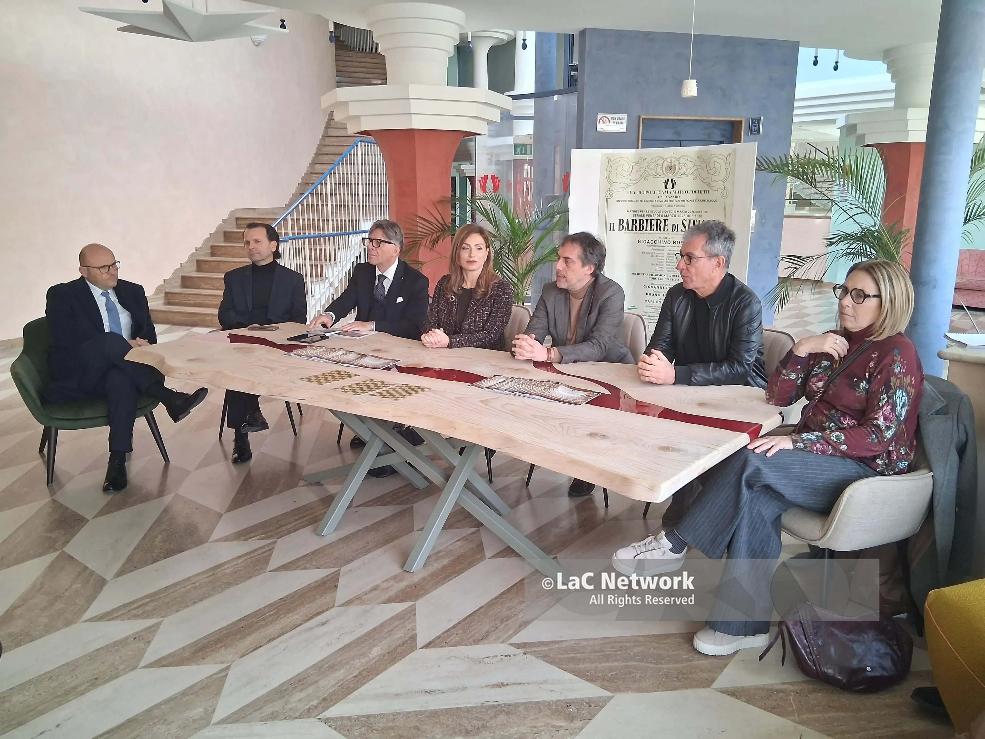 Il “Barbiere di Siviglia”\u00A0riaccende il Politeama: la grande lirica torna a Catanzaro tra tradizione e innovazione\n