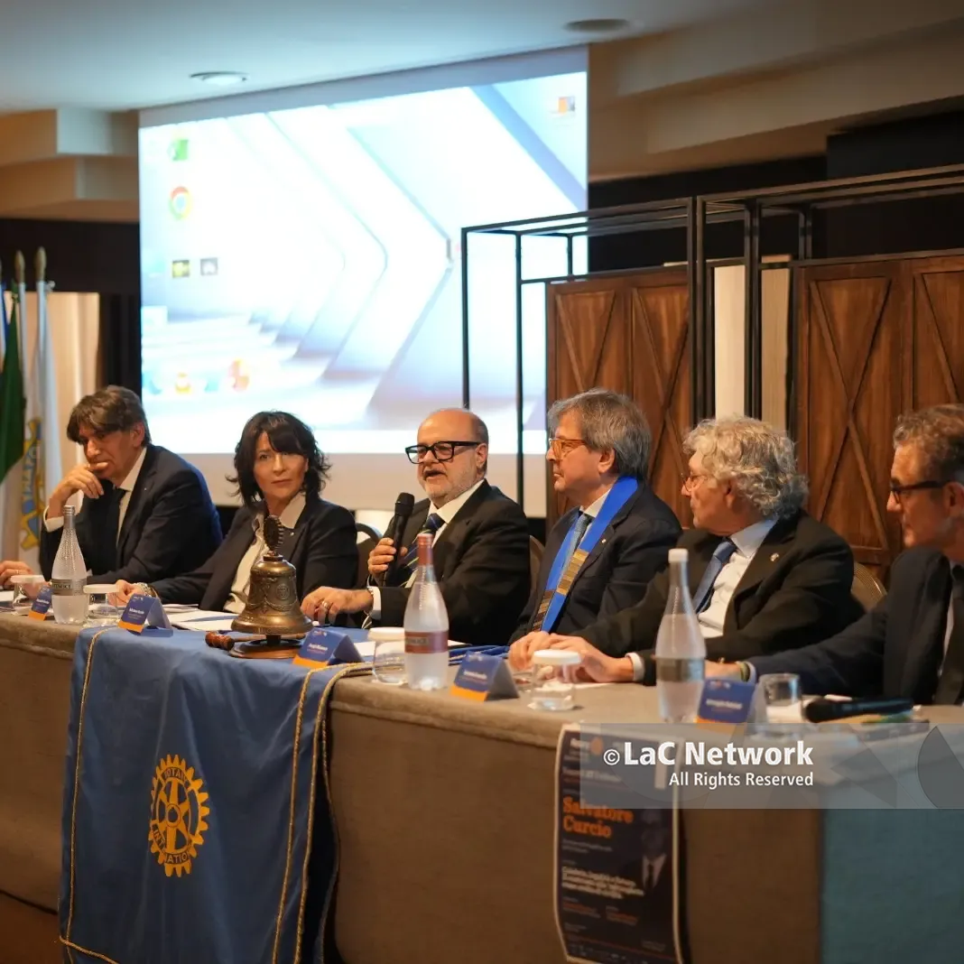 Il procuratore Curcio a Rende per parlare ai giovani di contrasto alla ‘ndrangheta:\u00A0«Prima serve estirpare la cultura mafiosa»\n