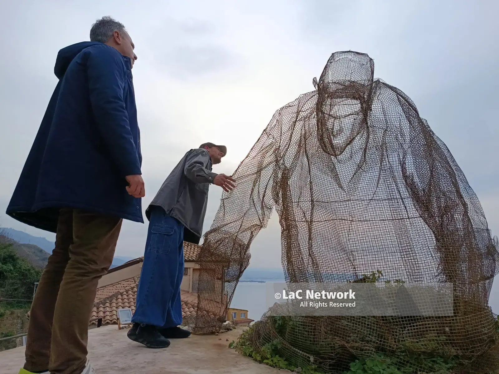 Pizzo, Tresoldi torna dopo 13 anni dal suo “Collezionista di venti” danneggiato dal maltempo