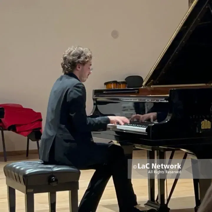 Vibo, il pianista\u00A0Mossali protagonista del Festival giovani talenti musicali: «Suonare in pubblico? È come essere in trance»\u00A0\n