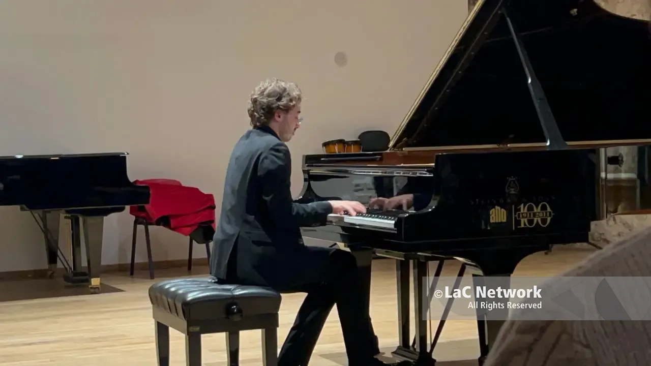 Vibo, il pianista\u00A0Mossali protagonista del Festival giovani talenti musicali: «Suonare in pubblico? È come essere in trance»\u00A0\n