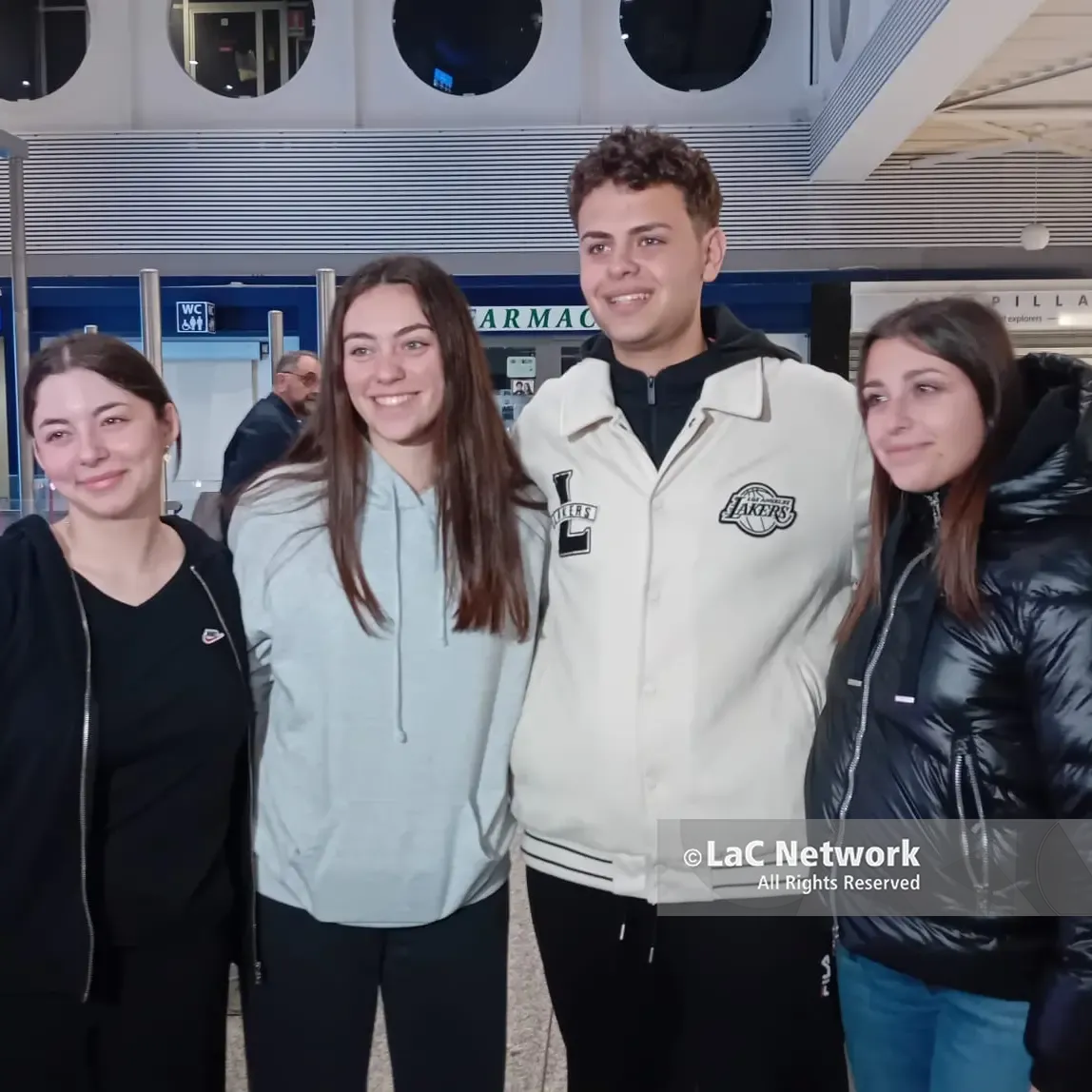 «Finalmente è finita, siamo nella nostra Calabria»: la gioia degli studenti dopo la paura delle bombe iraniane a Dubai\n