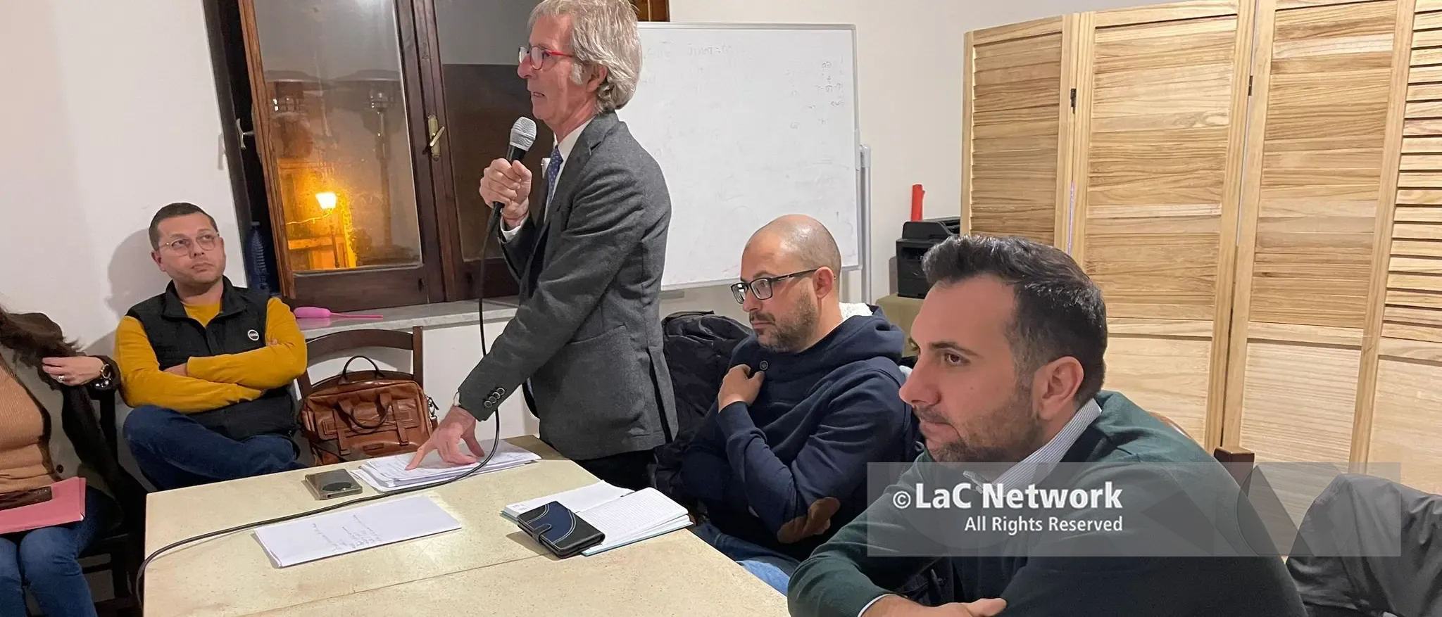 Fari accesi su Caulonia e la frana a Maietta, Cirillo ci mette la faccia: «Situazione costantemente monitorata, presto disponibili 4 milioni di euro»\n