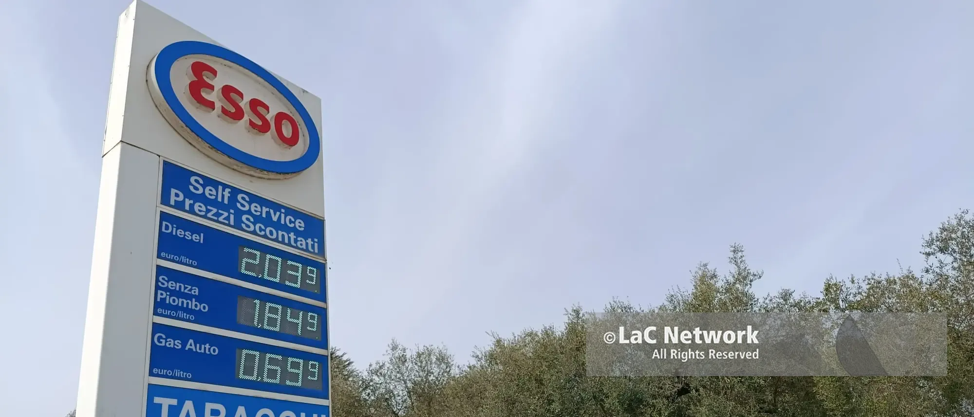 Diesel oltre i 2 euro al litro nel Vibonese,\u00A0cresce la corsa ai distributori. Un gestore: «Decidono le compagnie, noi non c’entriamo»\n