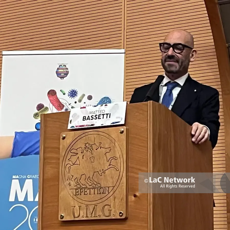 Dal covid agli antibiotici, la lotta alla disinformazione di Matteo Bassetti: «La figura dell'infettivologo è fondamentale»\n